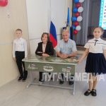 В Антрацитовской основной школе № 1-лицее им. О.Кошевого прошло торжественное открытие Парты Героя