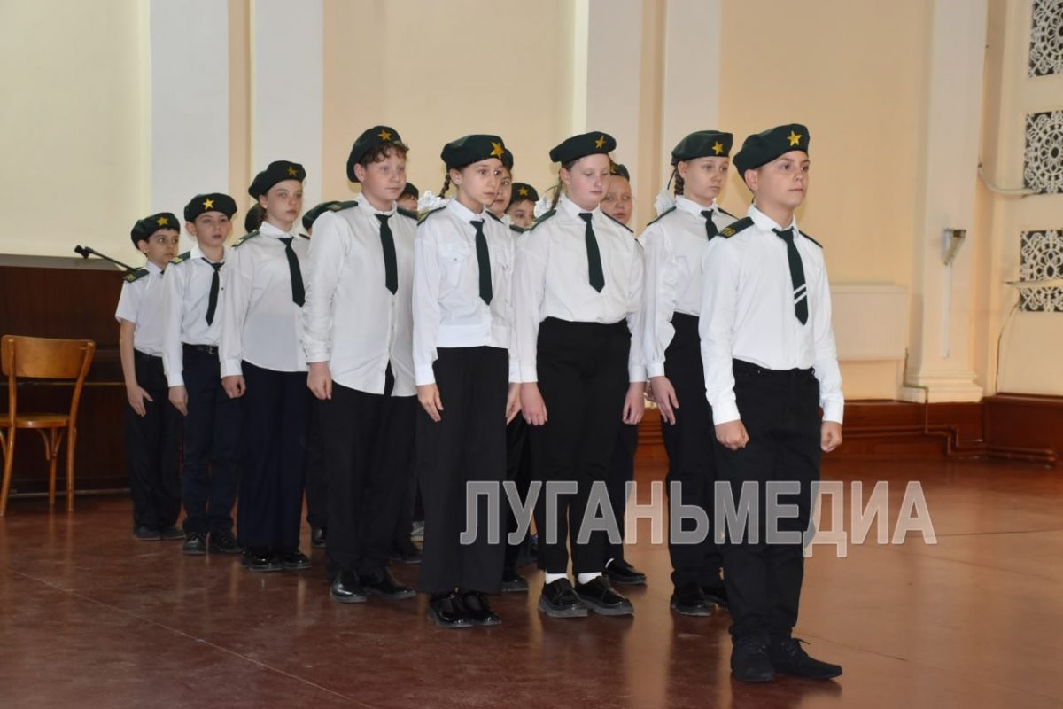 В Стаханове прошел «Малый парад наследников Победы»