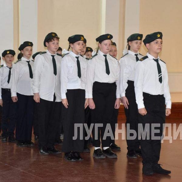 В Стаханове прошел «Малый парад наследников Победы»