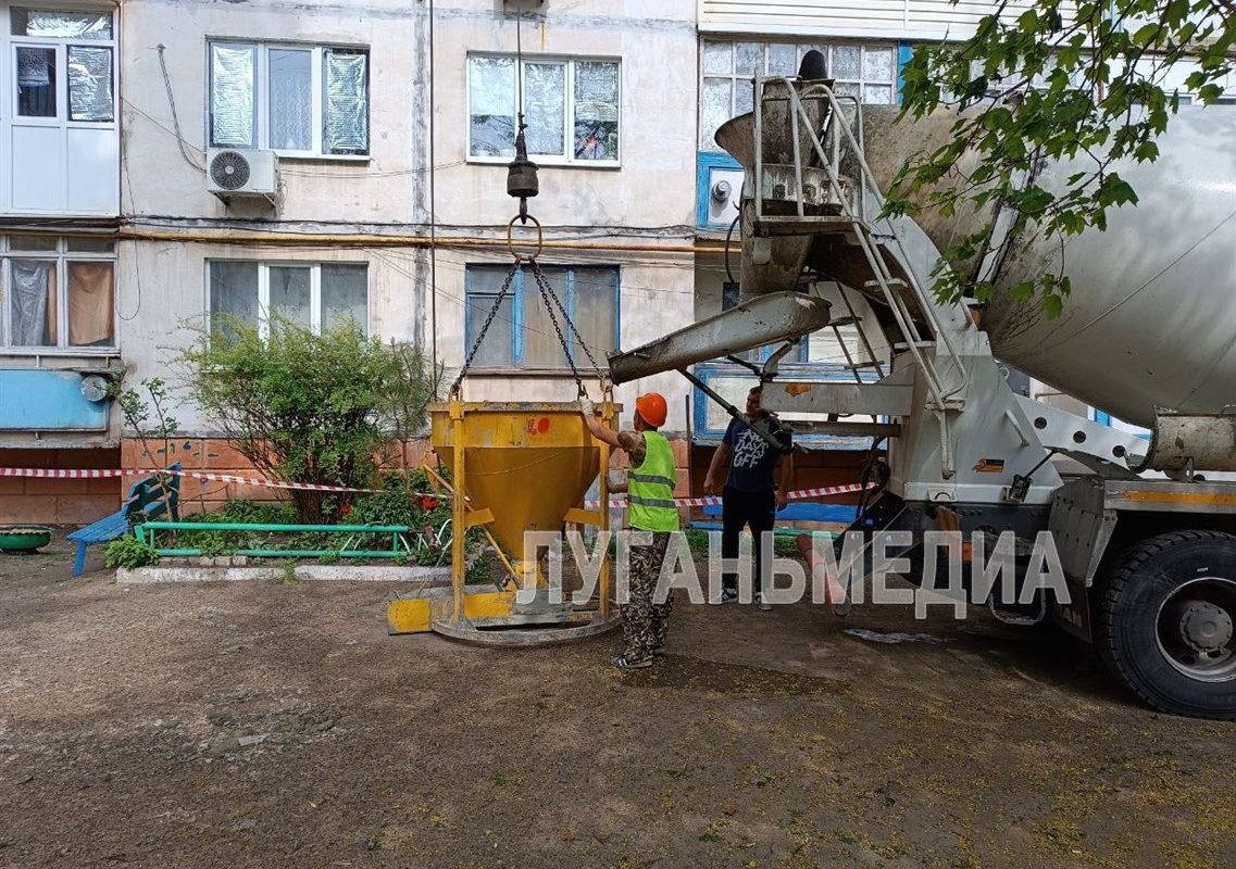 Капитальный ремонт кровель в Краснодоне продолжается
