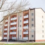 Леонид Пасечник вручил ключи от квартир семьям работников социальной сферы