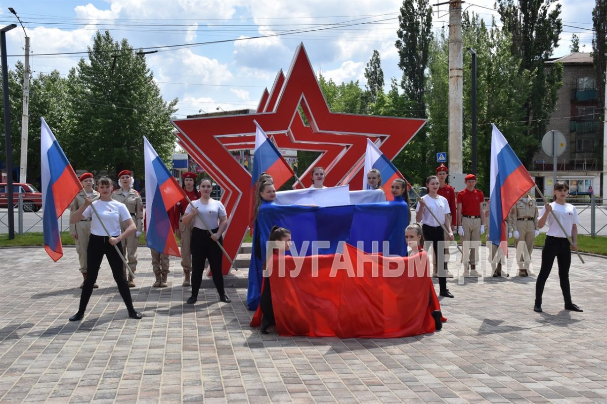 День Луганской Народной Республики Стаханов отметил знаменательным событием – открытием сквера Защитников Отечества