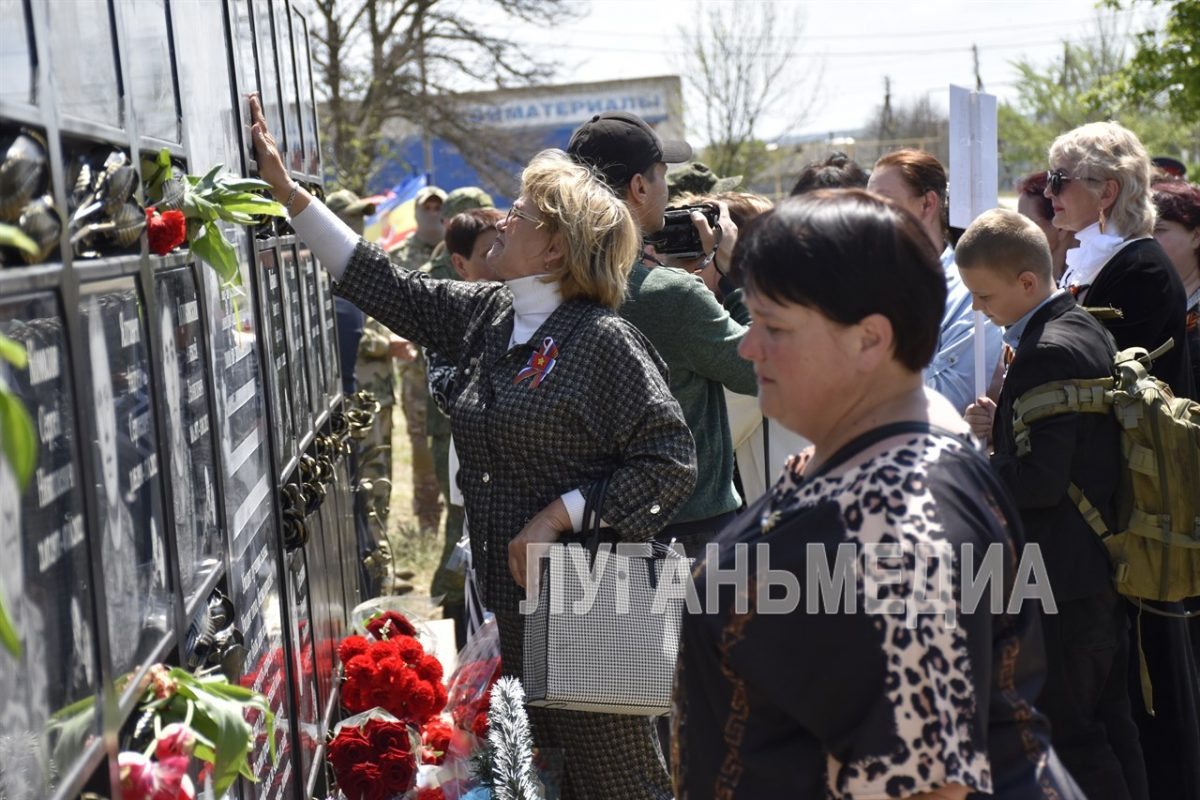 В селе Дьяково Антрацитовского м.о. открыли памятный знак в честь погибших односельчан в период боевых…