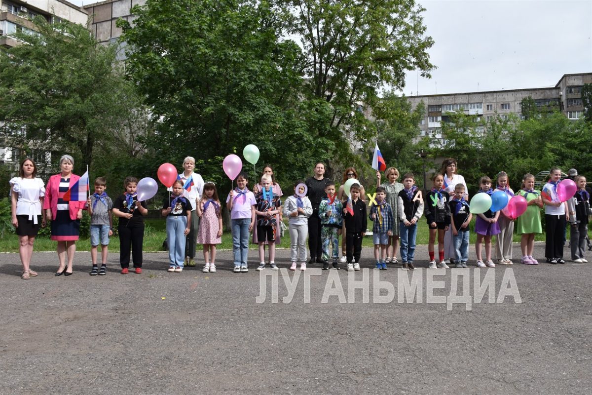 В Алчевской гимназии открылась пришкольная летняя площадка для младшеклассников «НОУ ХАУ»