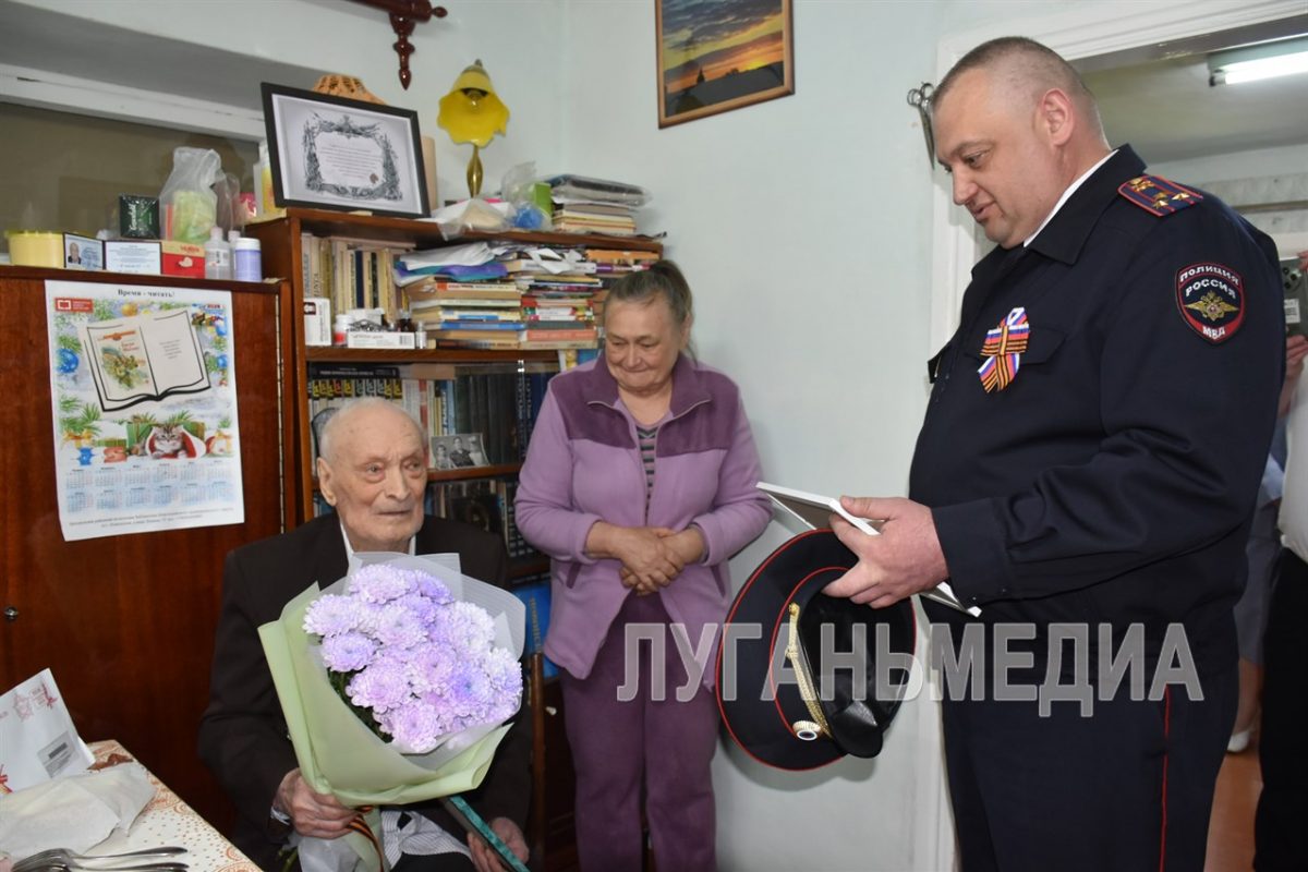 В Новопскове поздравили ветерана Великой Отечественной войны Спиридона Афанасьевича Гнилобокова