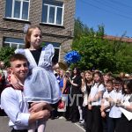 Сегодня для всех школьников Алчевска прозвенел последний звонок