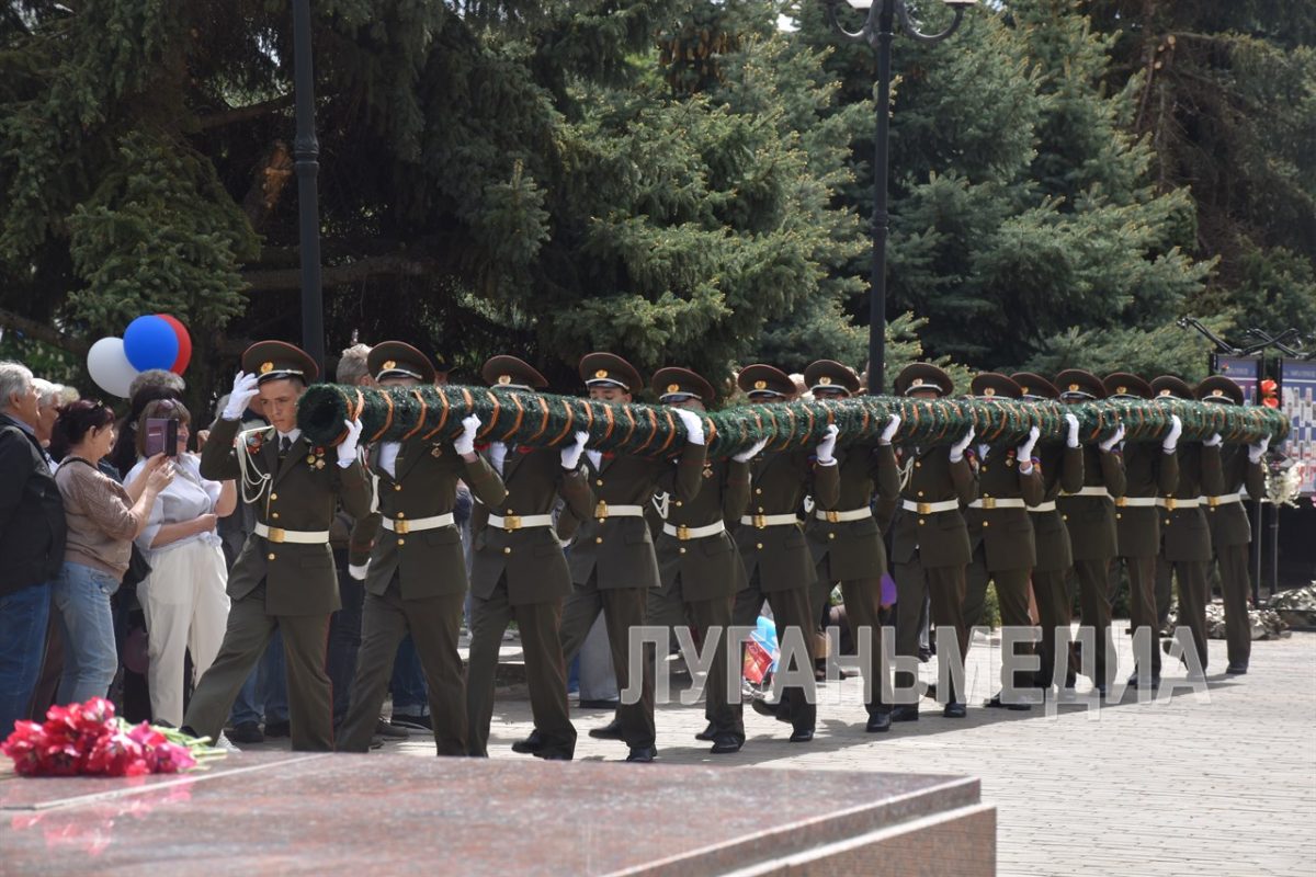 В Краснодоне встретили 80-летие Великой Победы