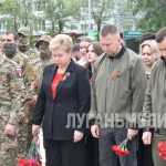 В Луганске прошло очередное возложение цветов в честь 80-летия Победы