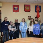 В Алчевске состоялось торжественная церемония вручения ключей от служебных квартир