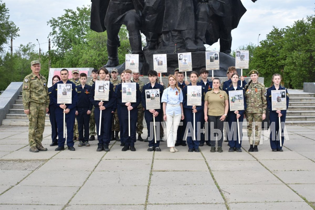 Дарья Лантратова приняла участие в церемонии возложения цветов в Луганске