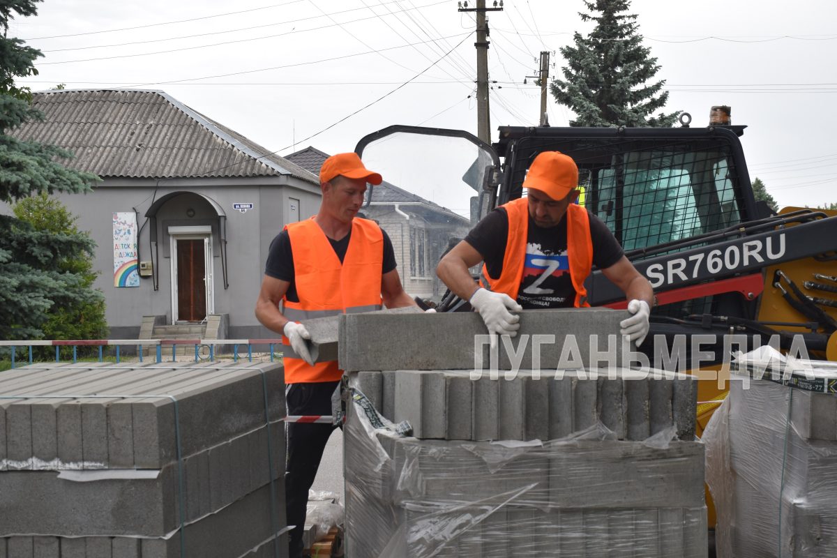 В Белокуракино благоустраивают детскую площадку