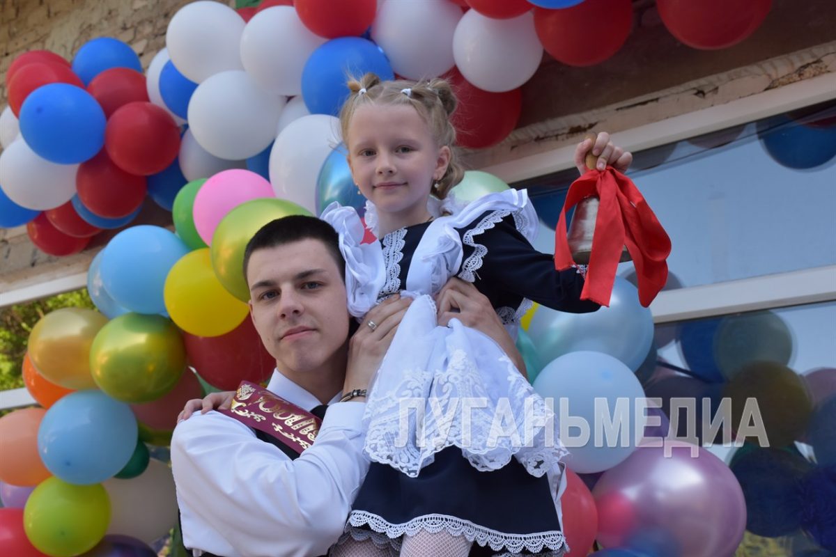 В Первомайской многопрофильной гимназии сегодня состоялась торжественная линейка в честь окончания учебного года