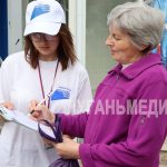 Свердловские волонтеры помогают жителям муниципалитета принять участие во Всероссийском голосования за объекты для благоустройства