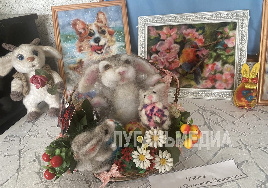 В Кировском городском музее состоялась персональная выставка «Пушистое настроение»