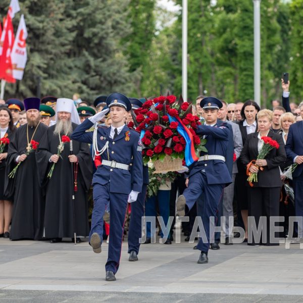 В центре Луганска прошли традиционные мероприятия, посвященные Дню Победы