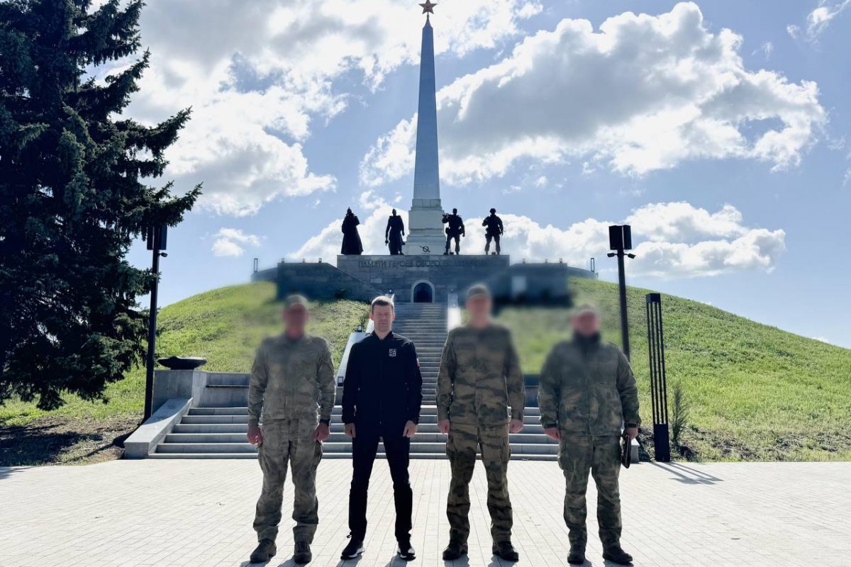 Глава подмосковного муниципалитета почтил память защитников Луганска