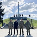 Глава подмосковного муниципалитета почтил память защитников Луганска