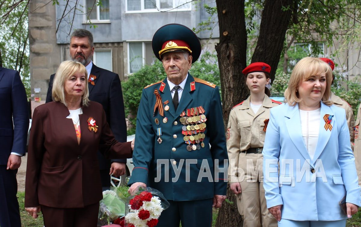 В канун Дня Победы в Алчевске поздравили ветерана Великой Отечественной войны