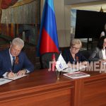 В Краснодонском музее прошла церемония спецгашения памятного почтового конверта