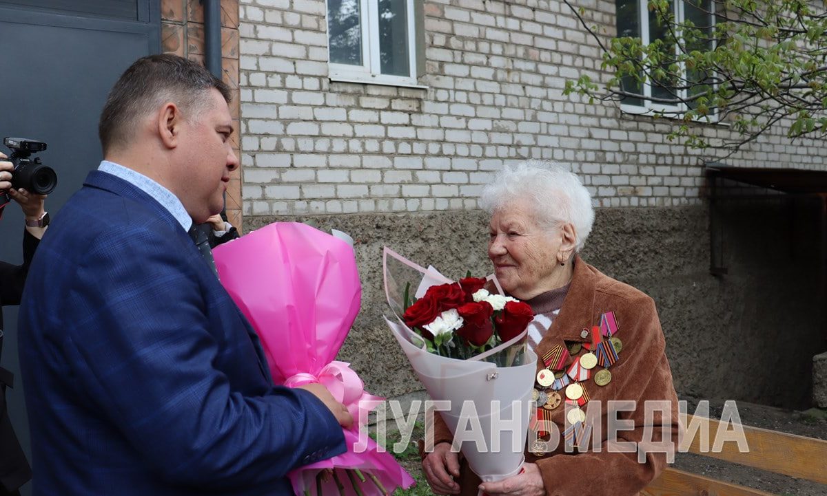 Ветеранов Свердловского муниципалитета поздравили с наступающим Днем Победы