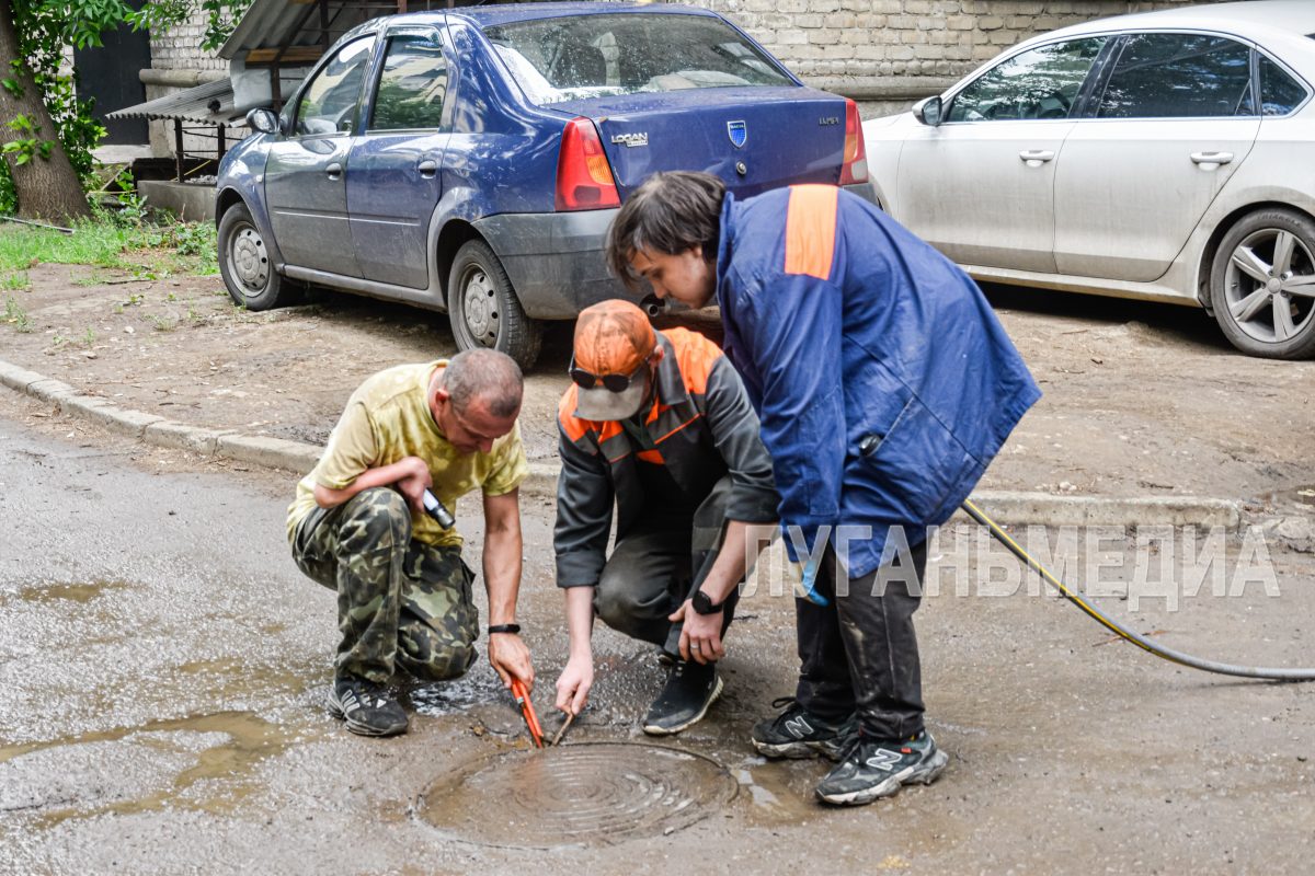 В Луганске идут работы по промывке системы центрального отопления