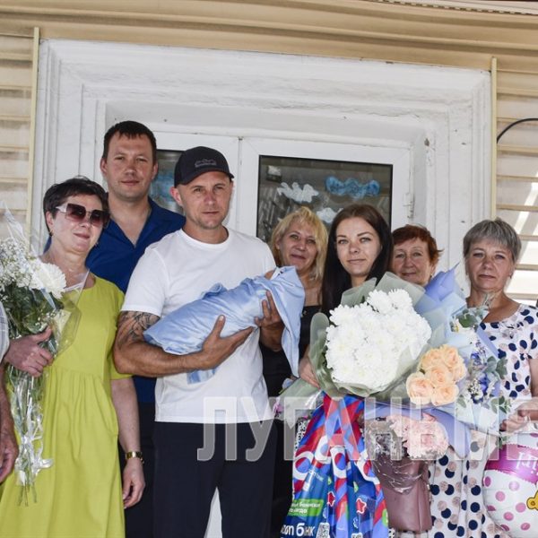 Выписка сотого ребенка состоялась сегодня в Красном Луче