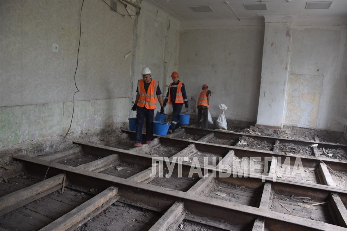 В Кировской средней школе № 1 продолжаются ремонтные работы