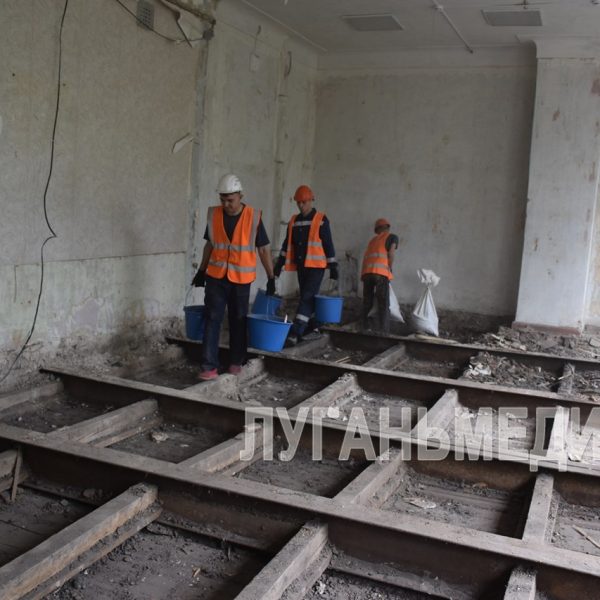 В Кировской средней школе № 1 продолжаются ремонтные работы