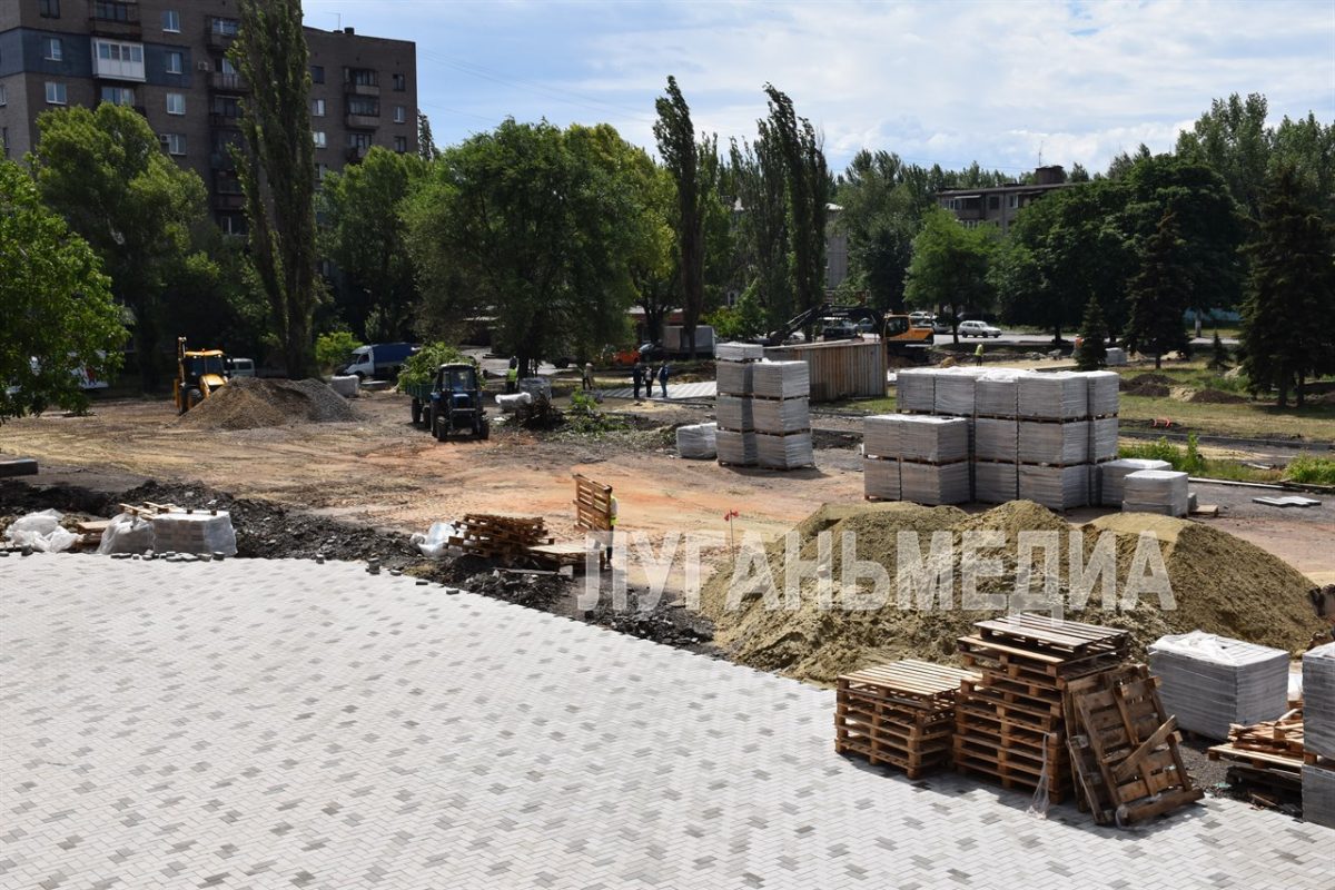 В Алчевске продолжается реновация общественных пространств