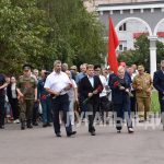 В алчевском сквере состоялась церемония возложения цветов к братской могиле советских воинов и Вечному огню