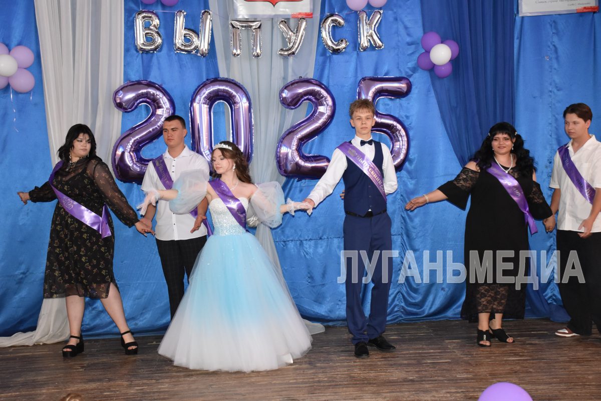 В Первомайской специализированной средней школе №6 им. Е. Ищенко прошёл выпускной