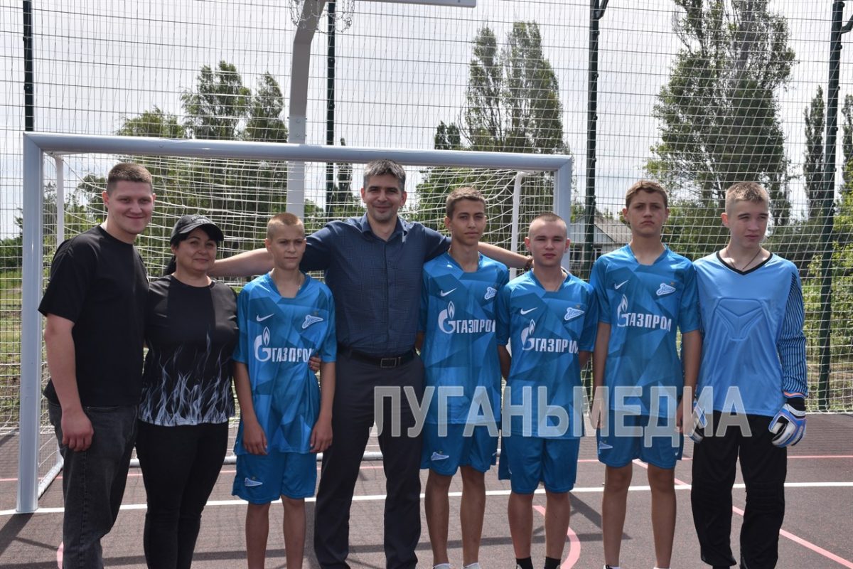 В поселке Ясеновском состоялось открытие уличной многофункциональной спортивной площадки