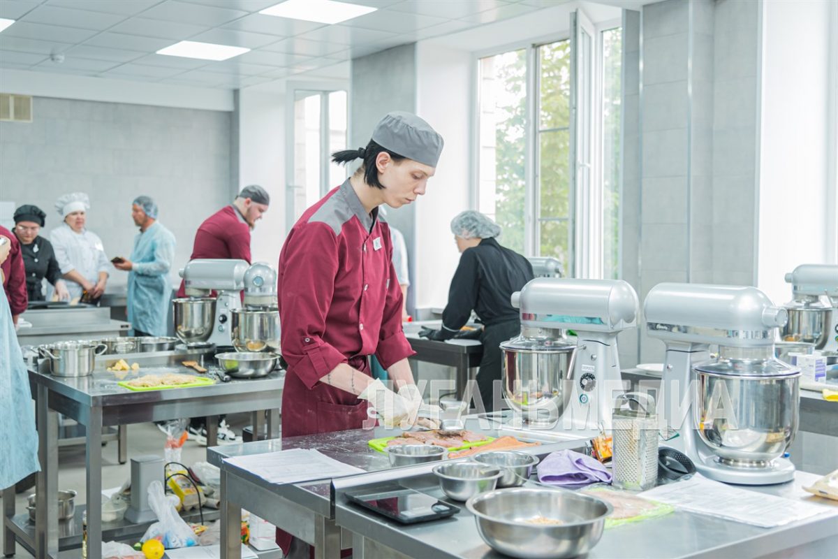 В Луганском кулинарном колледже идут демонстрационные экзамены