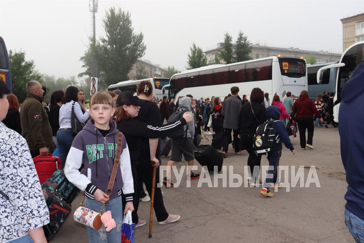Дети Свердловска отправились на отдых в СОК «Ромашка» и ДОЛ «Золотая Коса»
