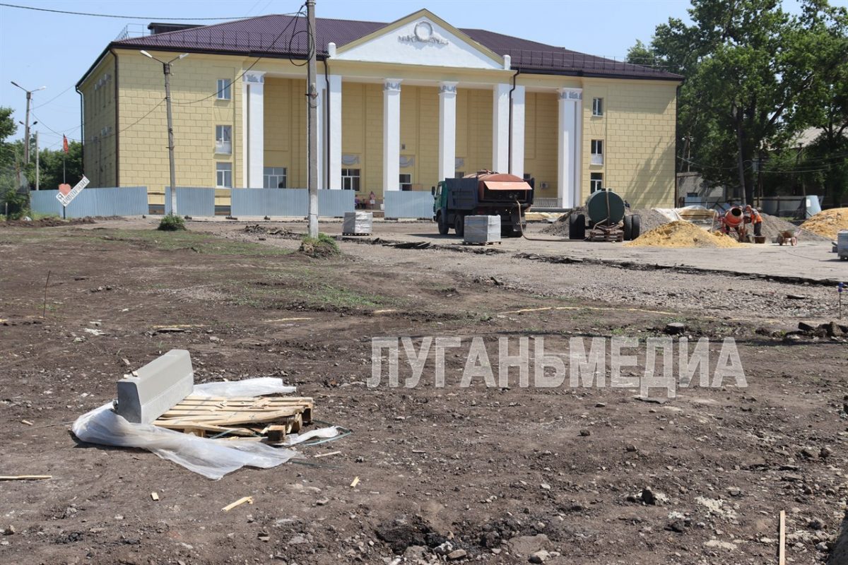 Масштабные восстановительные работы проходят в городе Червонопартизанске Свердловского муниципального округа