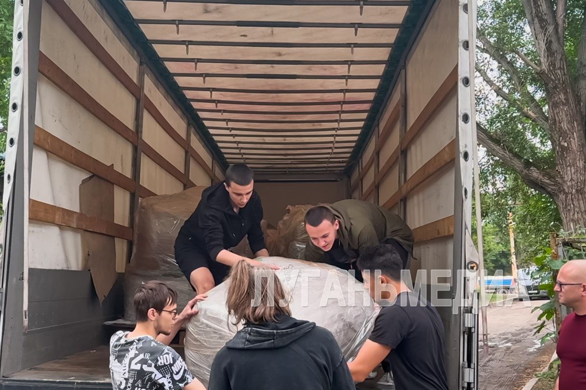 В республику прибыло свыше 100 тысяч единиц одежды для социально незащищенных категорий населения