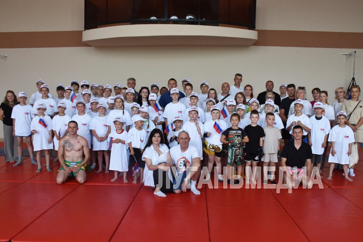 В Брянке открыт обновленный зал для воспитанников секции тайского бокса