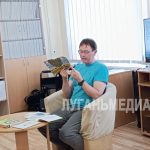 В Луганской библиотеке им. Горького прошла Арт-встреча «Я – поэт, во мне страна»