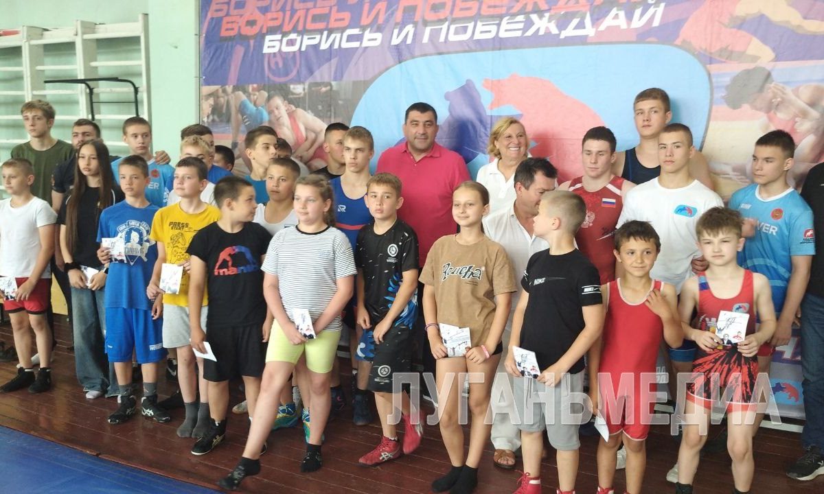Юные спортсмены ЛНР встретились с именитыми атлетами