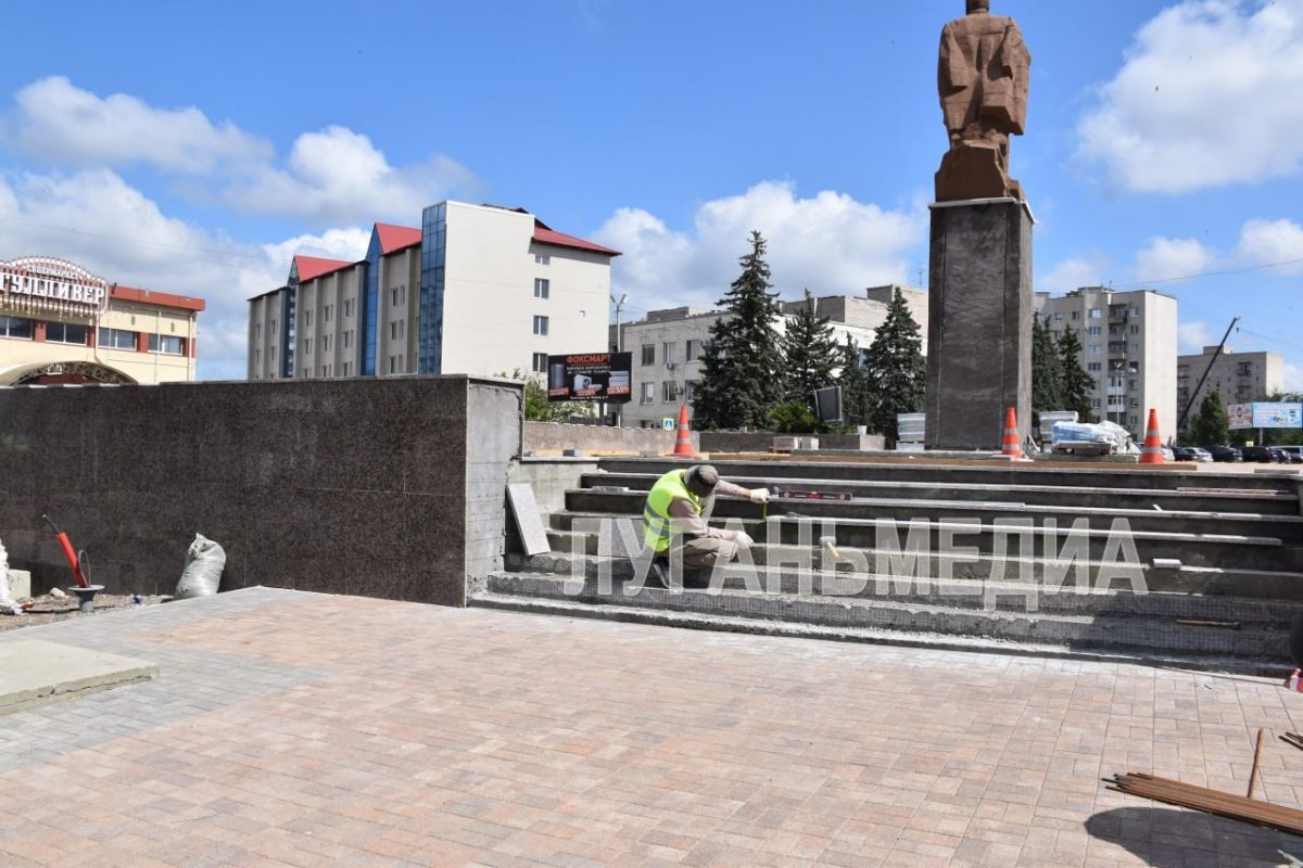 На Аллее Дружбы активно ведутся строительные работы