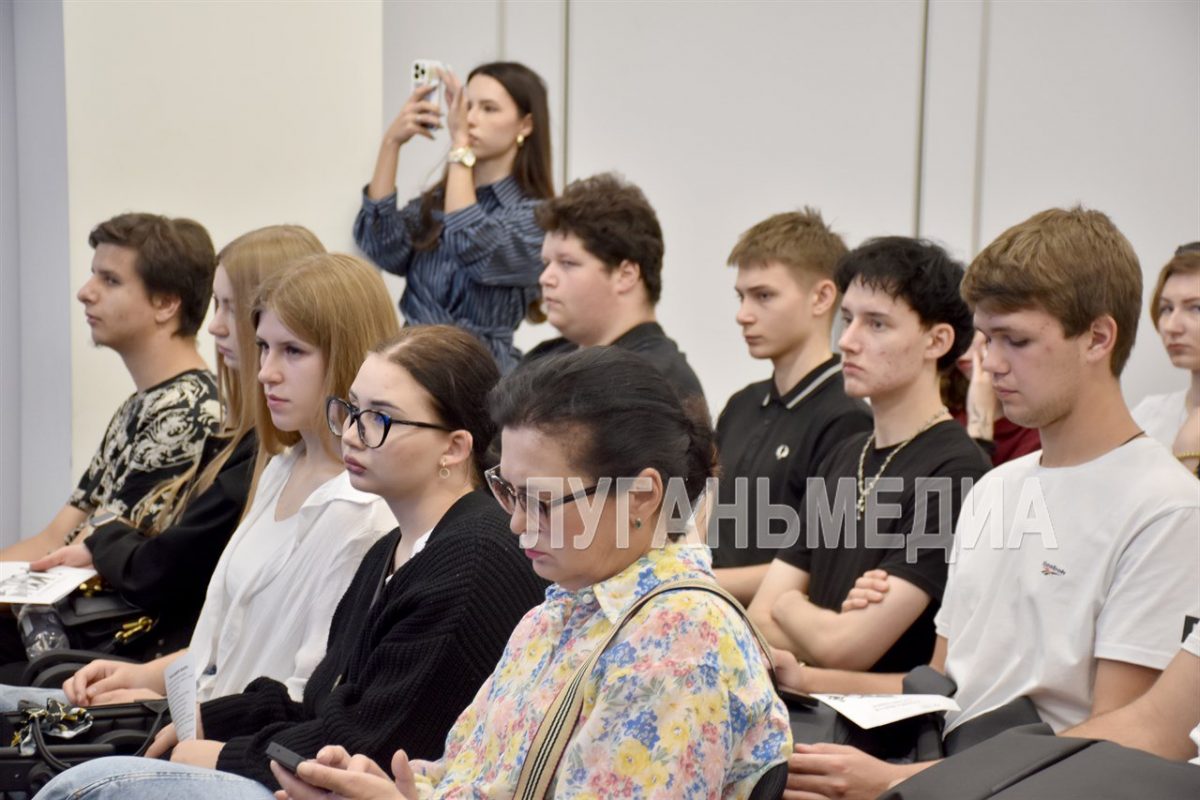 В ЛНР состоялся Федеральный этап Всероссийской ярмарки трудоустройства «Работа России. Время возможностей»