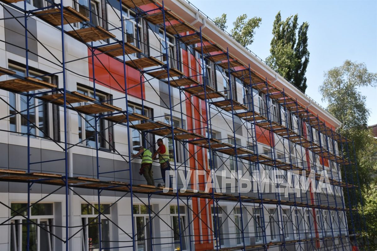 В Антрацитовском муниципальном округе продолжается ремонт средней школы № 3