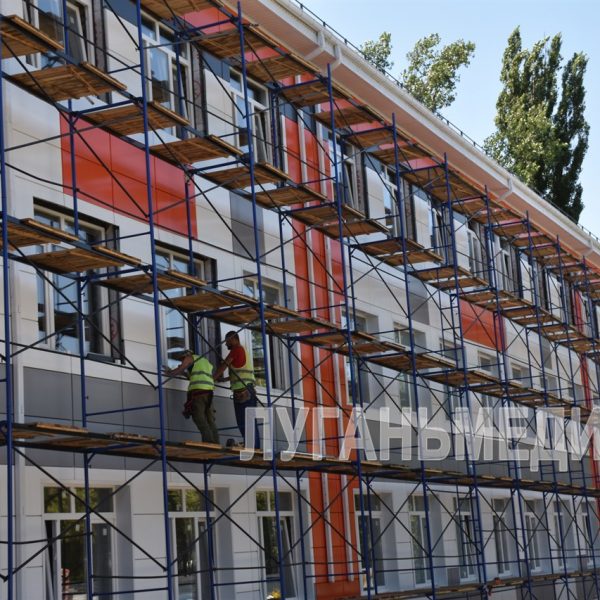 В Антрацитовском муниципальном округе продолжается ремонт средней школы № 3