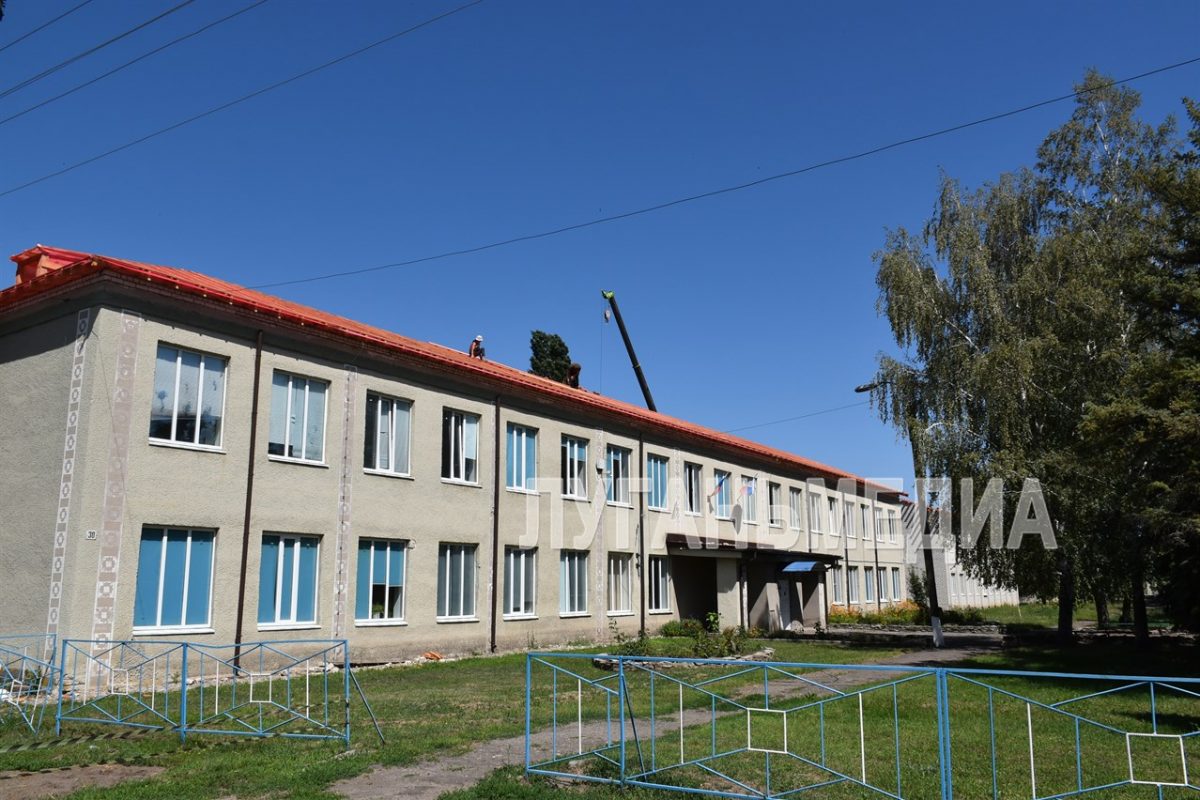 В Новопскове ремонтируют кровлю газопроводской школы