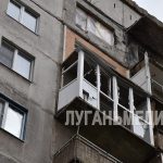 В Алчевске продолжаются работы по восстановлению квартир, пострадавших в результате обстрела