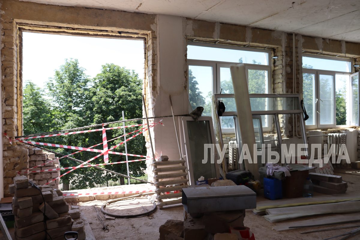 В Бирюковской средней школе продолжаются работы по ее модернизации в учебно-воспитательный комплекс.