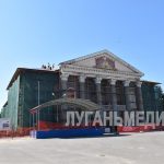 В рамках национального проекта «Семья» в Лутугино продолжается масштабная реконструкция районного дома культуры
