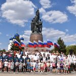 В день Государственного флага в небо над Краснодоном взмыл российский триколор