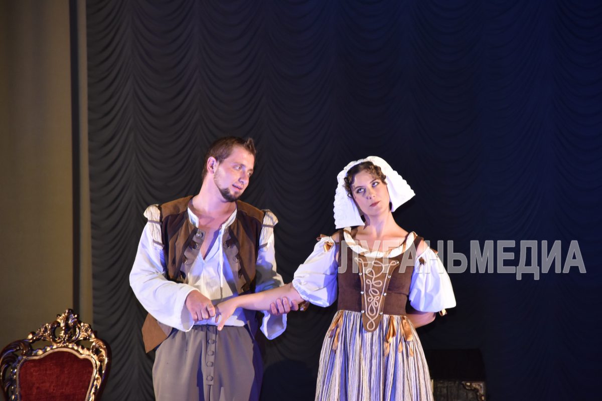 На главной сцене Антрацита выступили артисты Ставропольского академического ордена «Знак Почета» театра драмы им. М.&hellip;