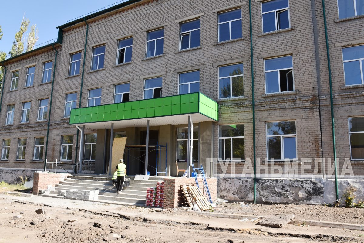 Специалисты Республики Башкортостан продолжают капитальный ремонт Краснолучской школы № 7